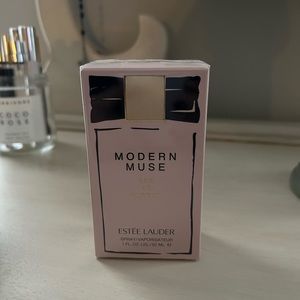 Estée Lauder Modern Muse perfume